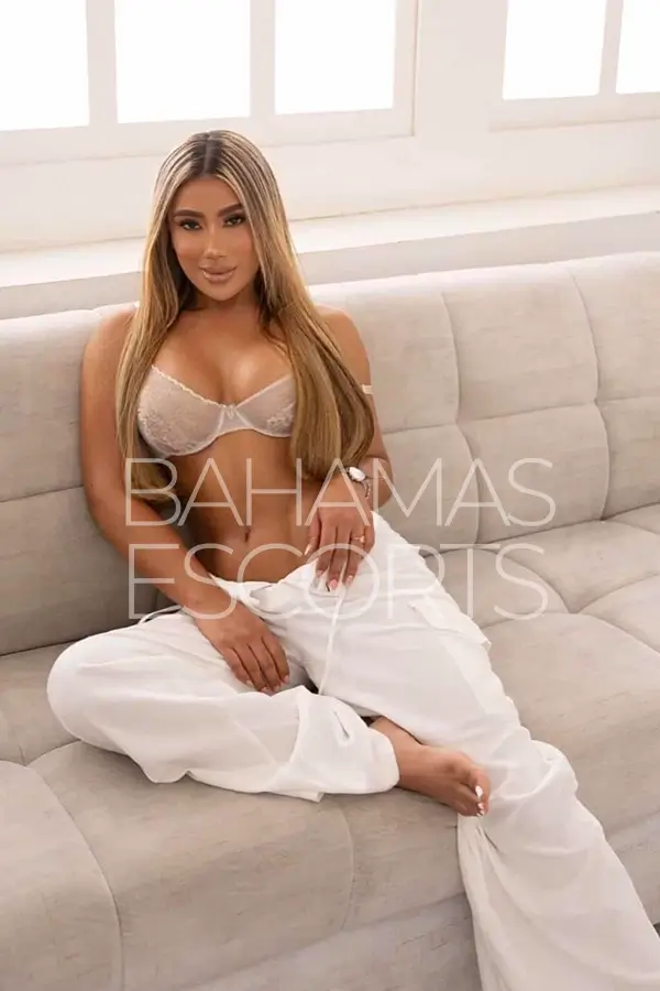 escort with blonde hair want to be spoiled all the time